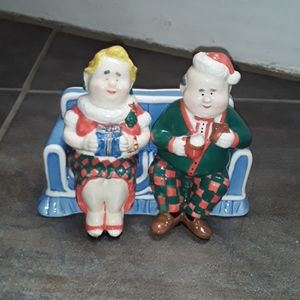 NEW Adorable Salt and Pepper Shaker Set Holiday